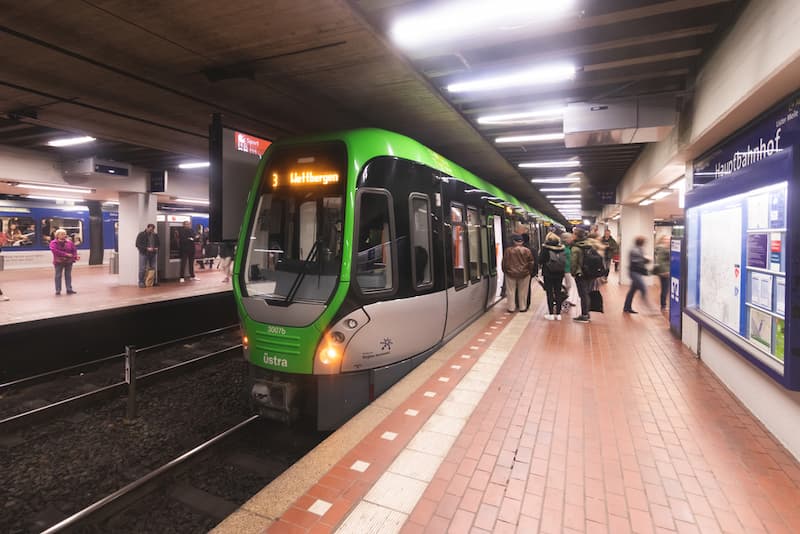 Die Stadtbahn in Hannover, ein Jobticket ist ein Beispiel für einen geldwerten Vorteil