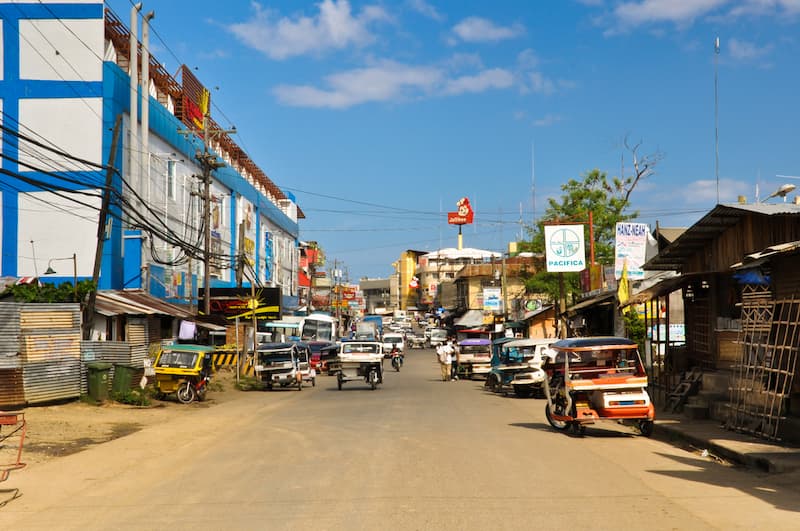 Eine Marktstraße in einem Land der dritten Welt, Mikrokredite sind ein Beispiel für Social Entrepreneurship