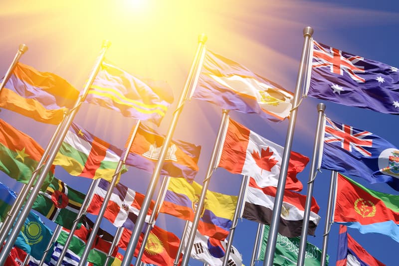 Mehrere Staatsflaggen, was sind Voraussetzungen beim arbeiten im Ausland